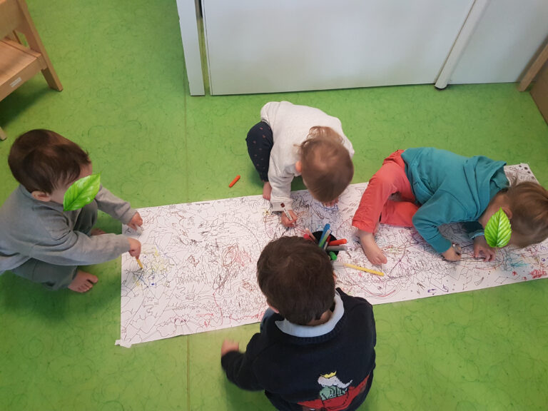 photo-enfants-micro-creche-dessin